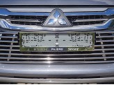 Рамка под номер для Mitsubishi Pajero-Sport с логотипом
